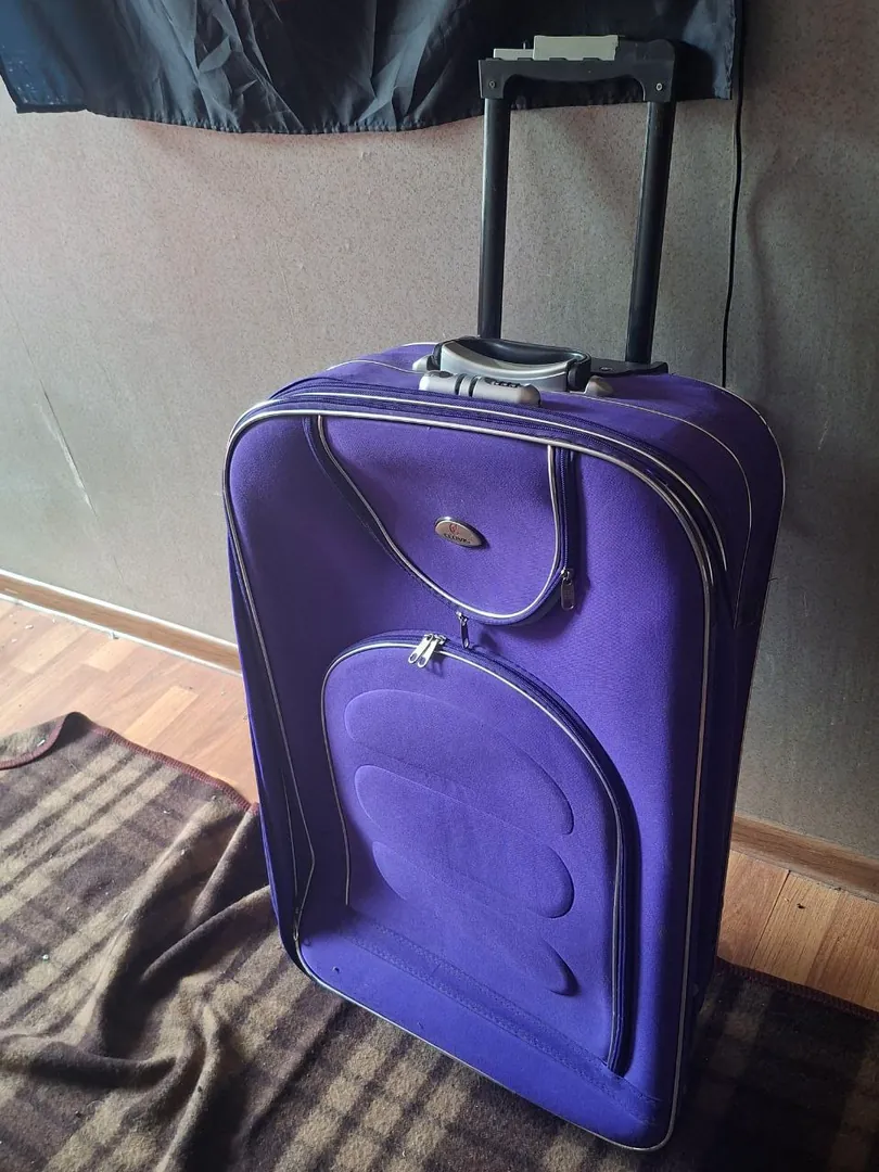 Large suitcase — photo 1
