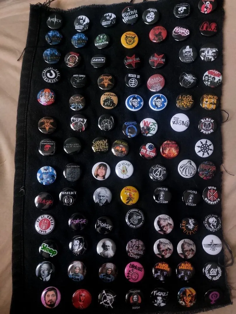 Badge with custom design — photo 1