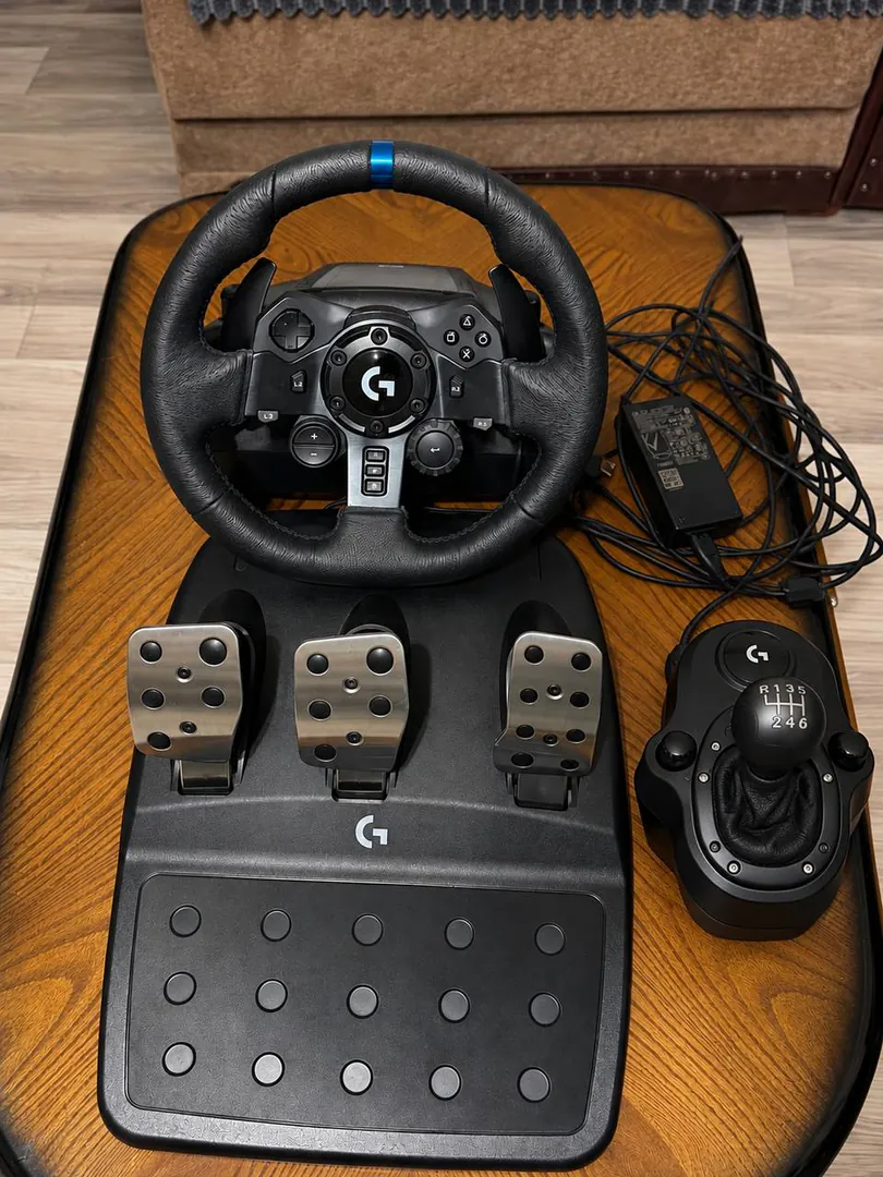 Logitech G923 TRUEFORCE სათამაშო ბორტი პედლებით და Shifter-ით — ფოტო 1