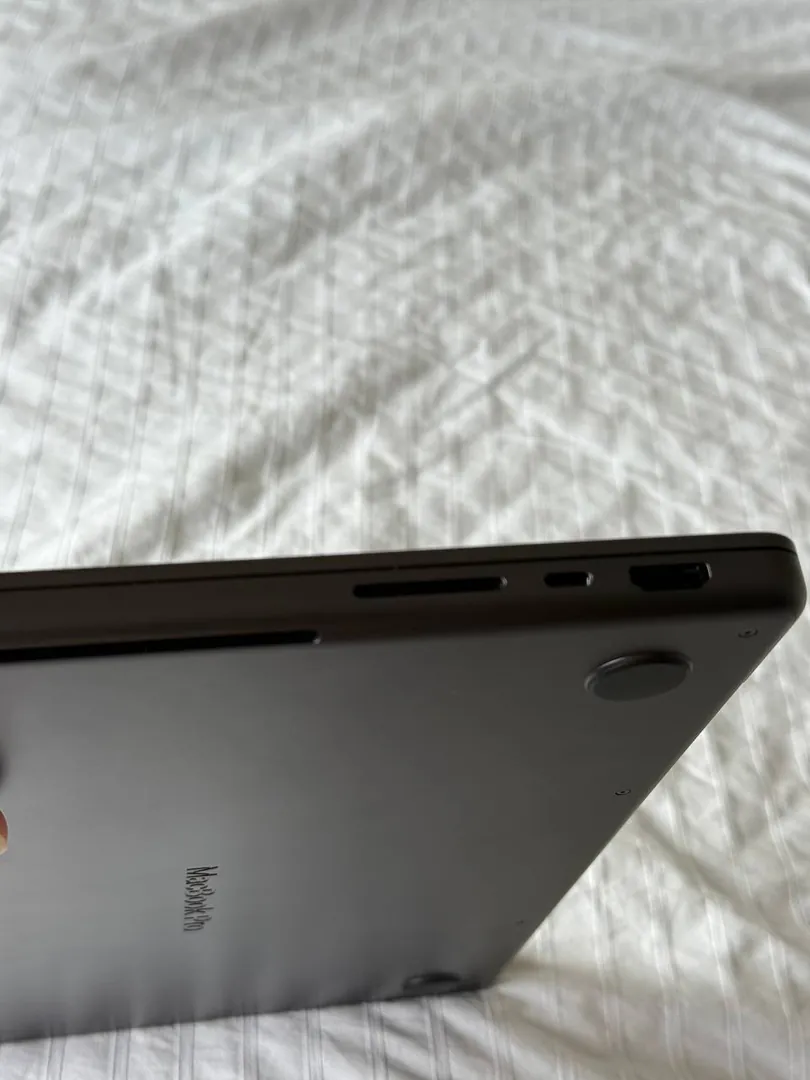 MacBook Pro M5 16GB 512GB — photo 4