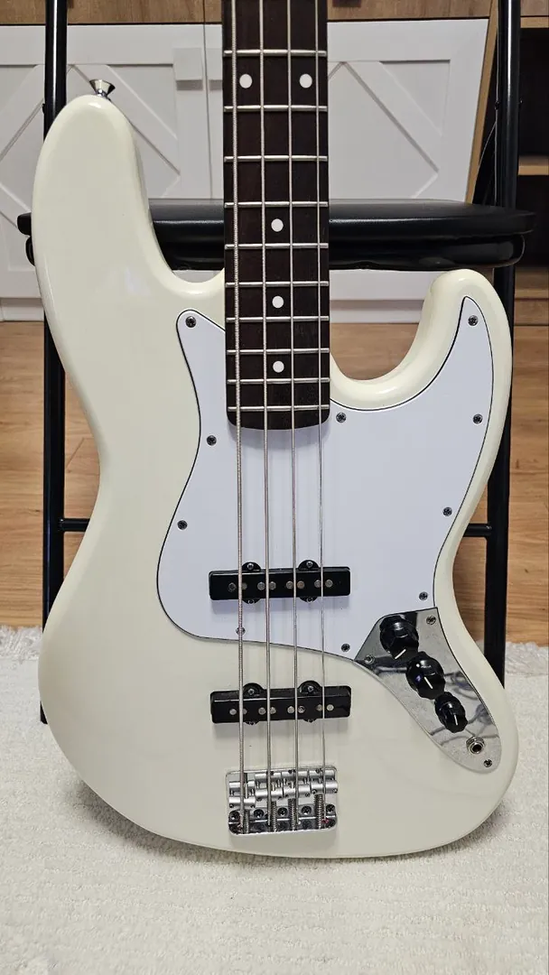 Бас-гитара Fender Standard Jazz Bass — фото 3