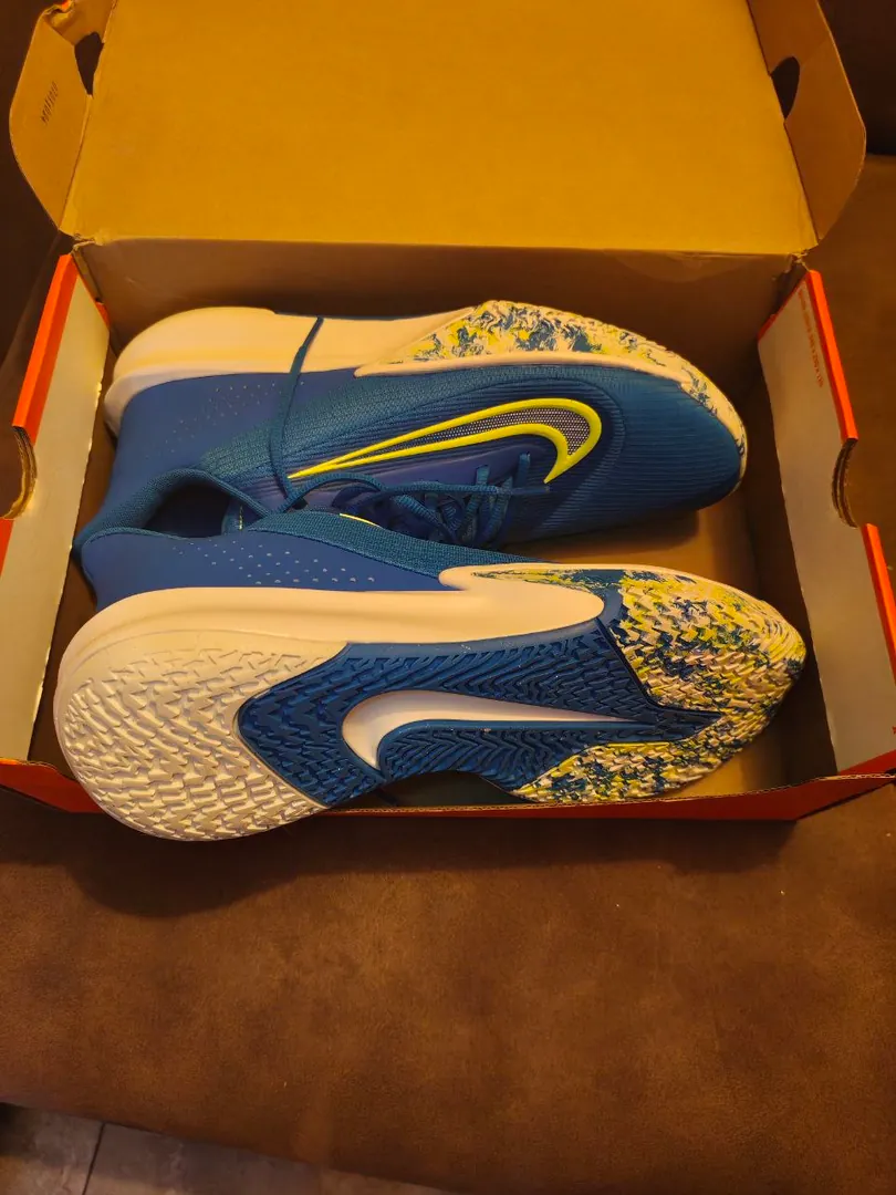 Nike Sneakers — photo 1
