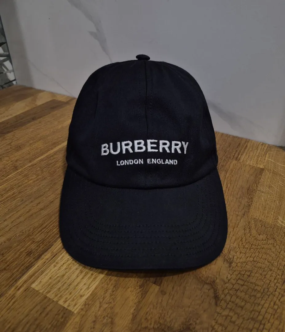 Burberry ქუდი — ფოტო 1