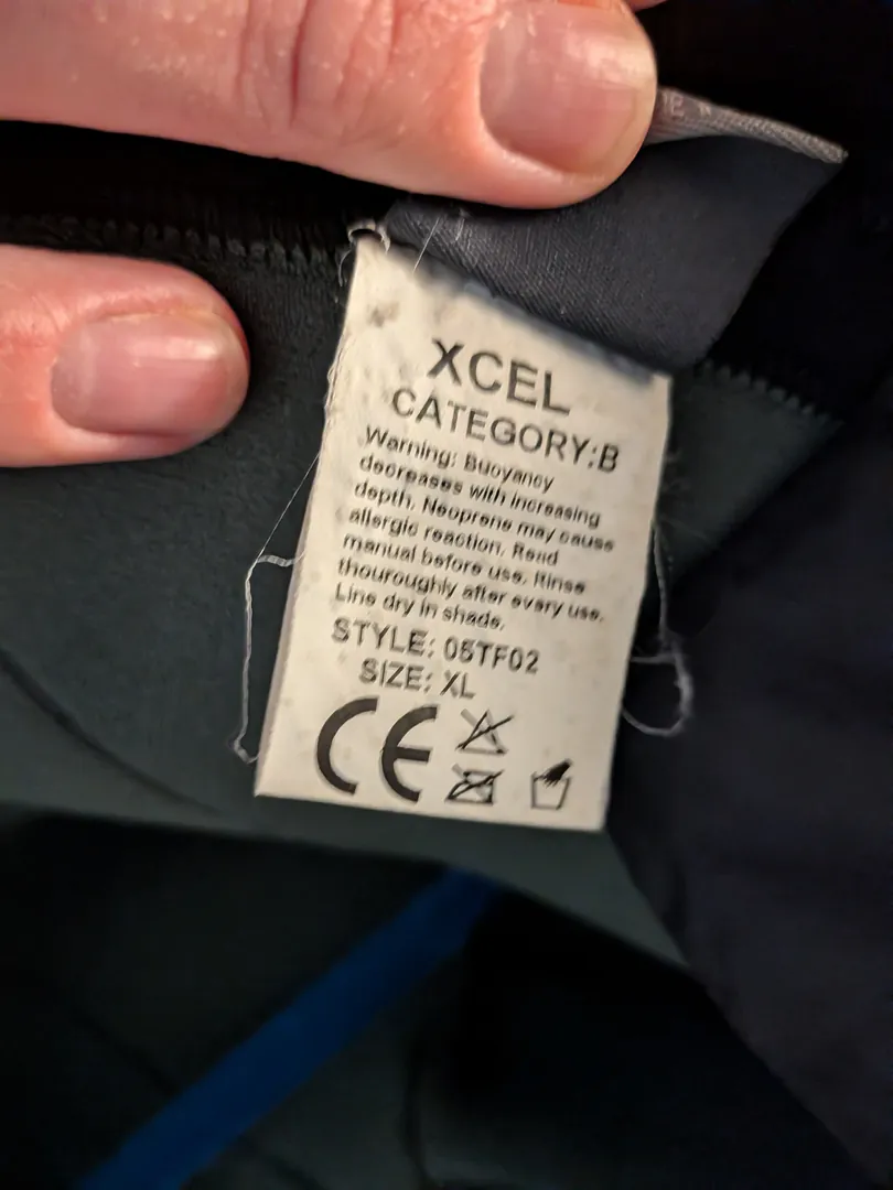 ქაისერფინგის ჰიდროკოსტუმი Xcel XL — ფოტო 1
