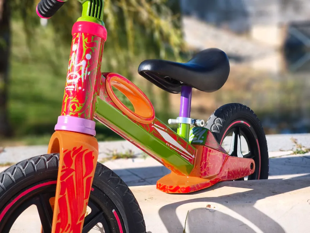 Children's balance bike — photo 1