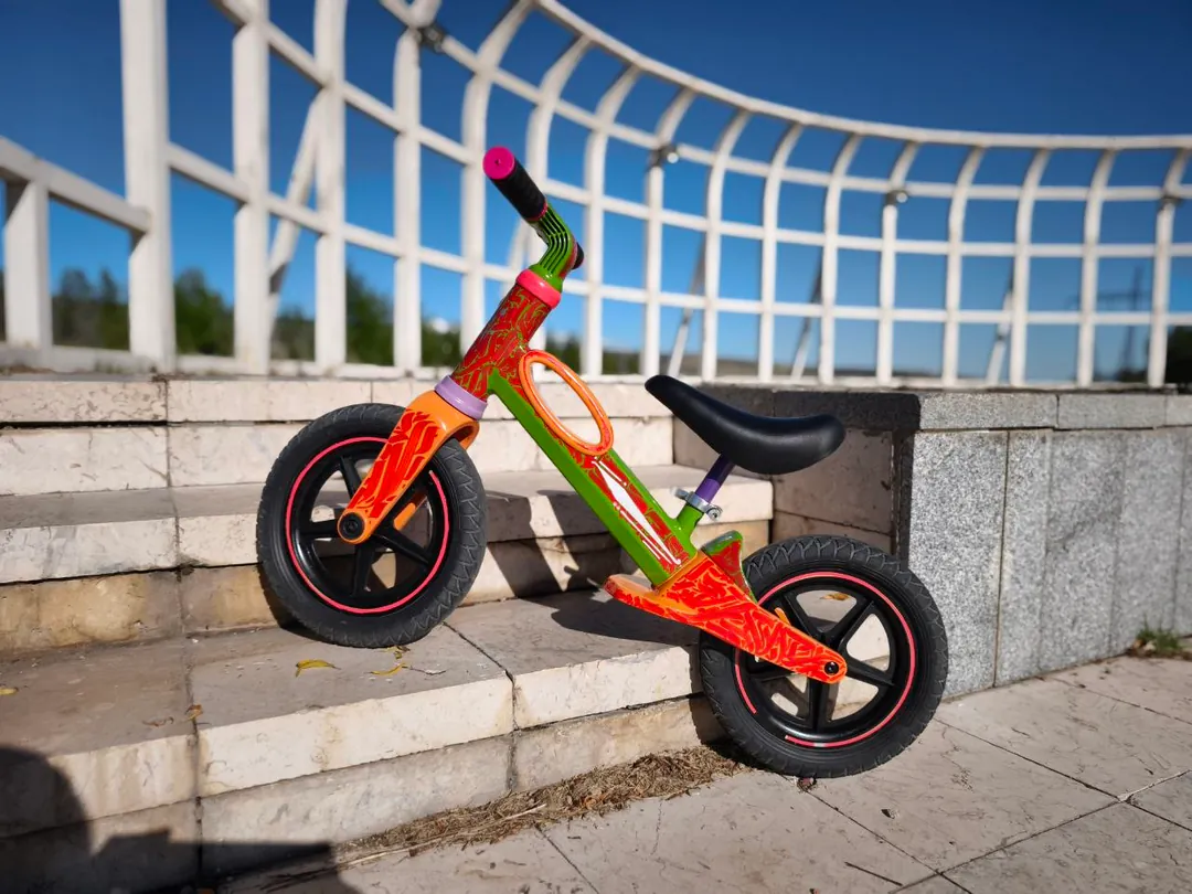 Children's balance bike — photo 3