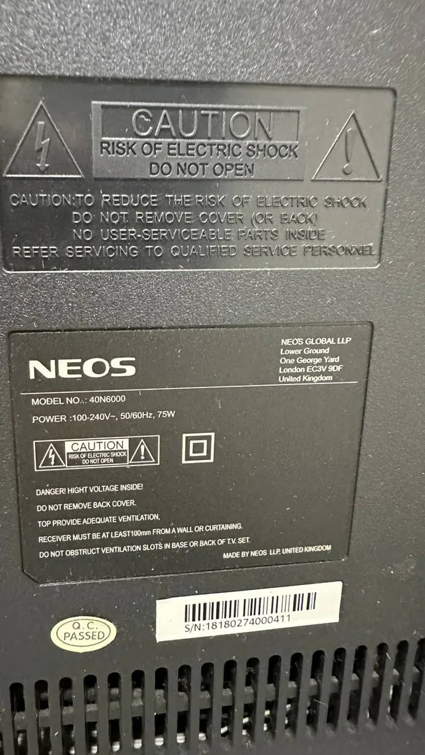 NEOS 40" Smart TV Television — photo 3