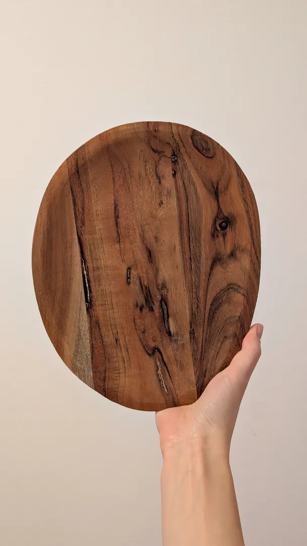 Acacia wood plate stand — photo 1