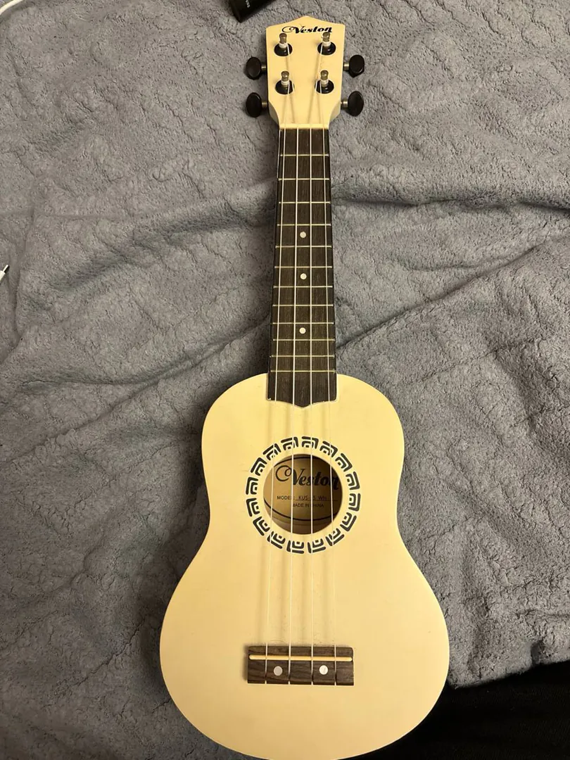 Ukulele — photo 1