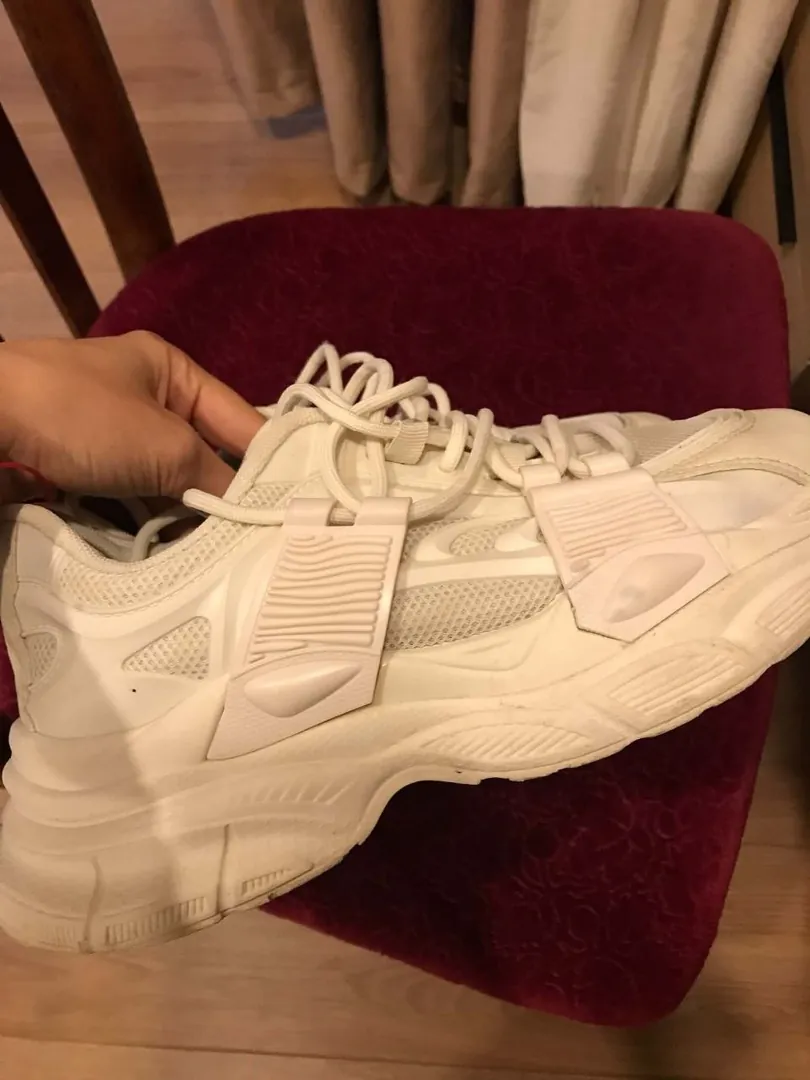 White sneakers — photo 1