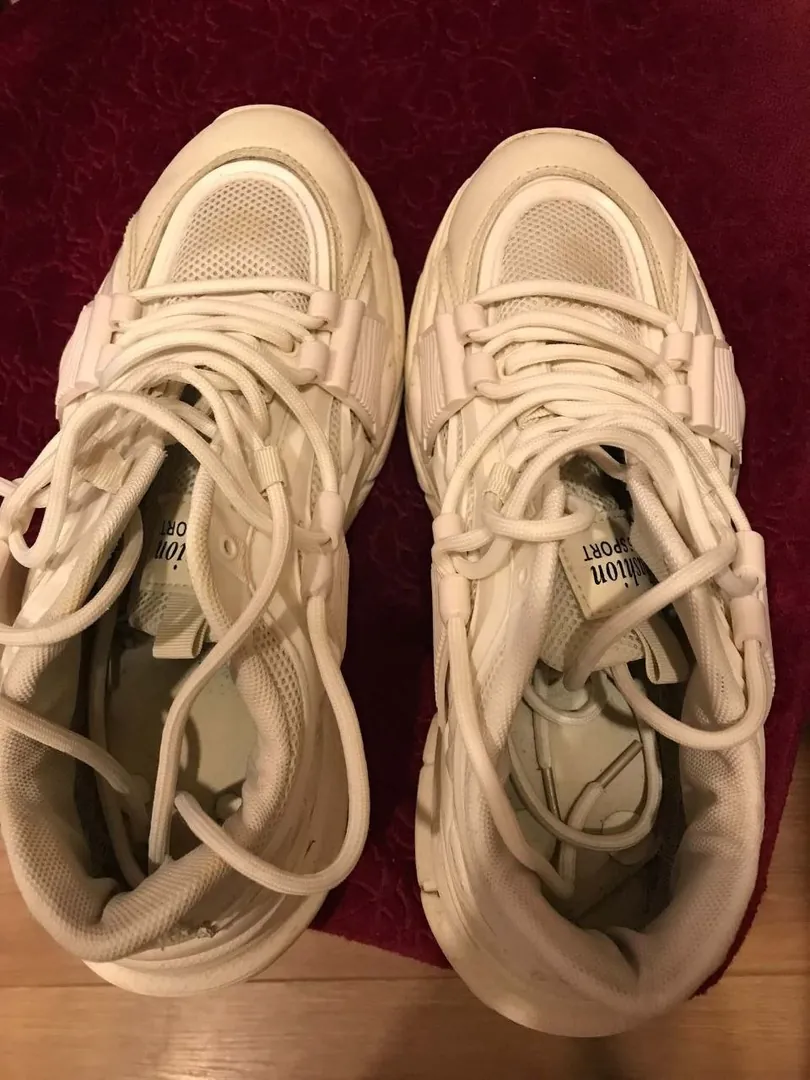 White sneakers — photo 2