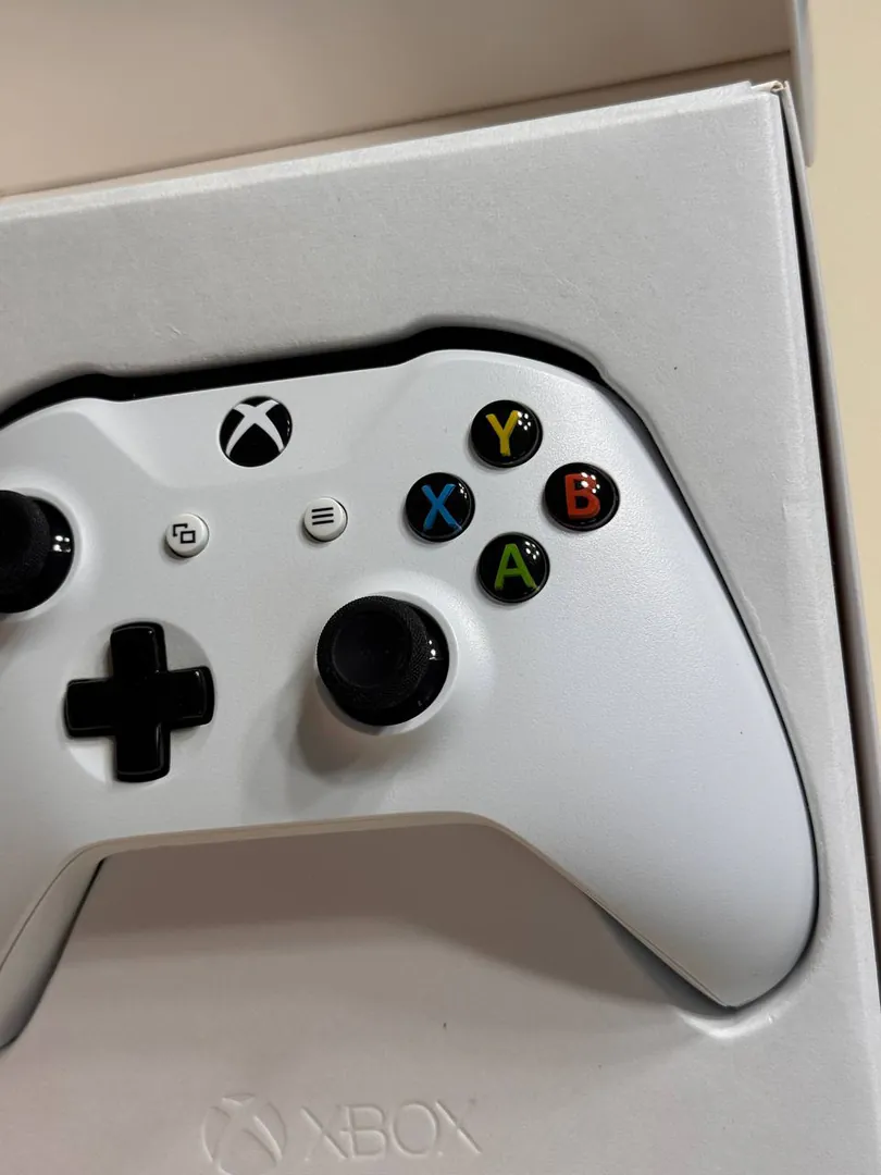 Xbox Gamepad — photo 1