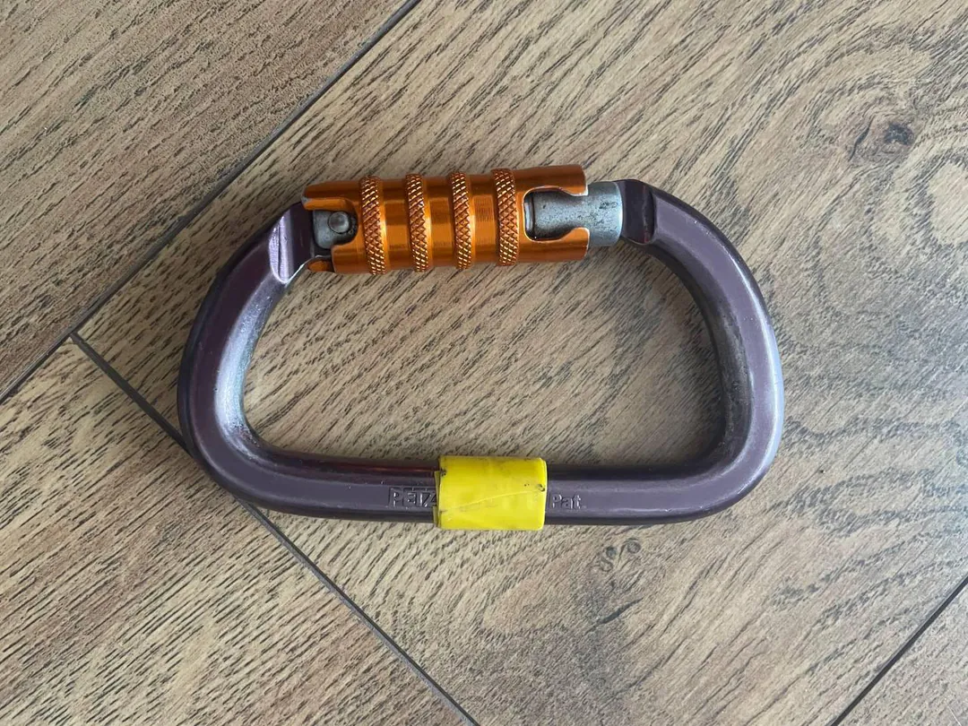 Automatic carabiner Petzl — photo 1