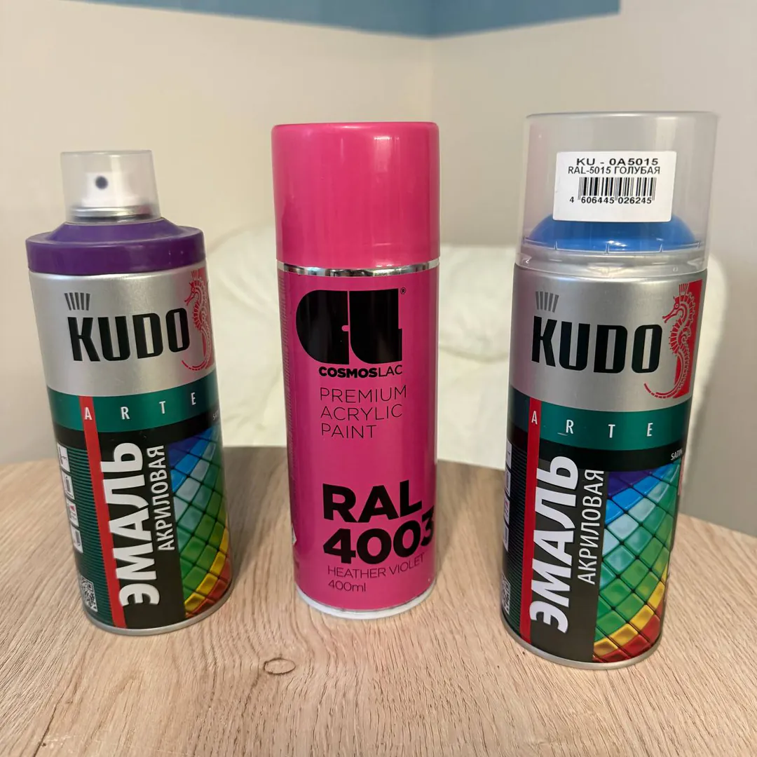 Acrylic spray cans — photo 1