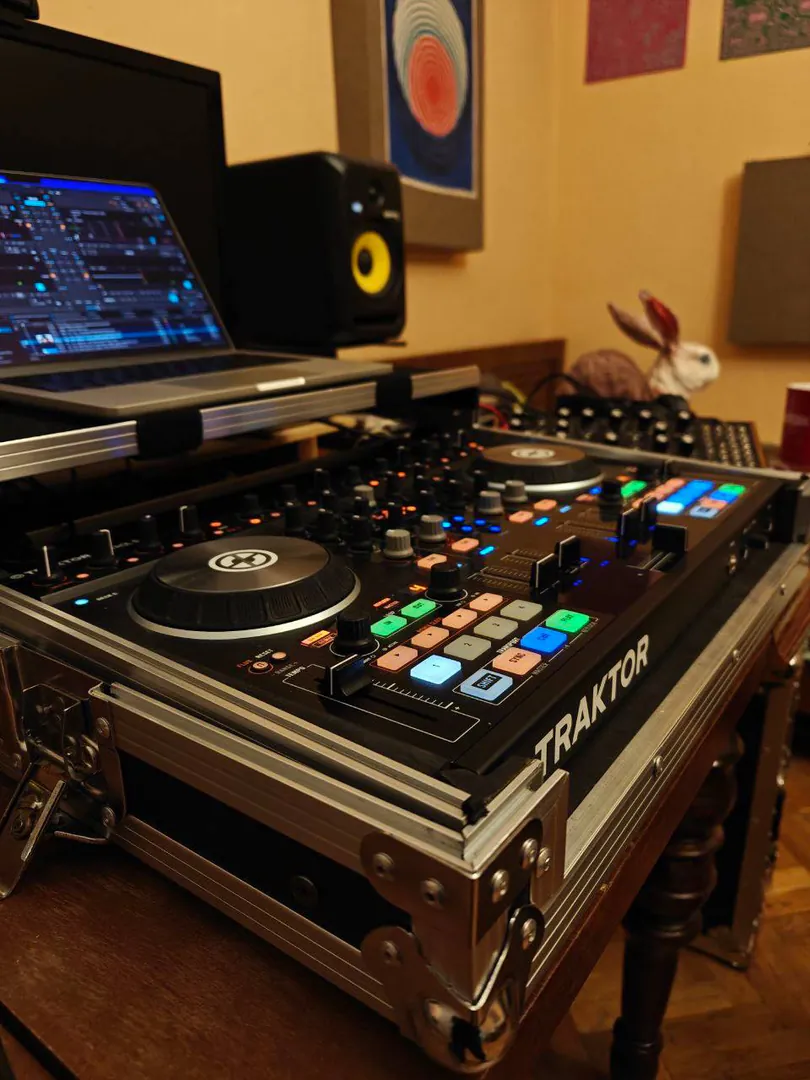 DJ Controller Native Instruments Traktor S4 mkII — photo 1