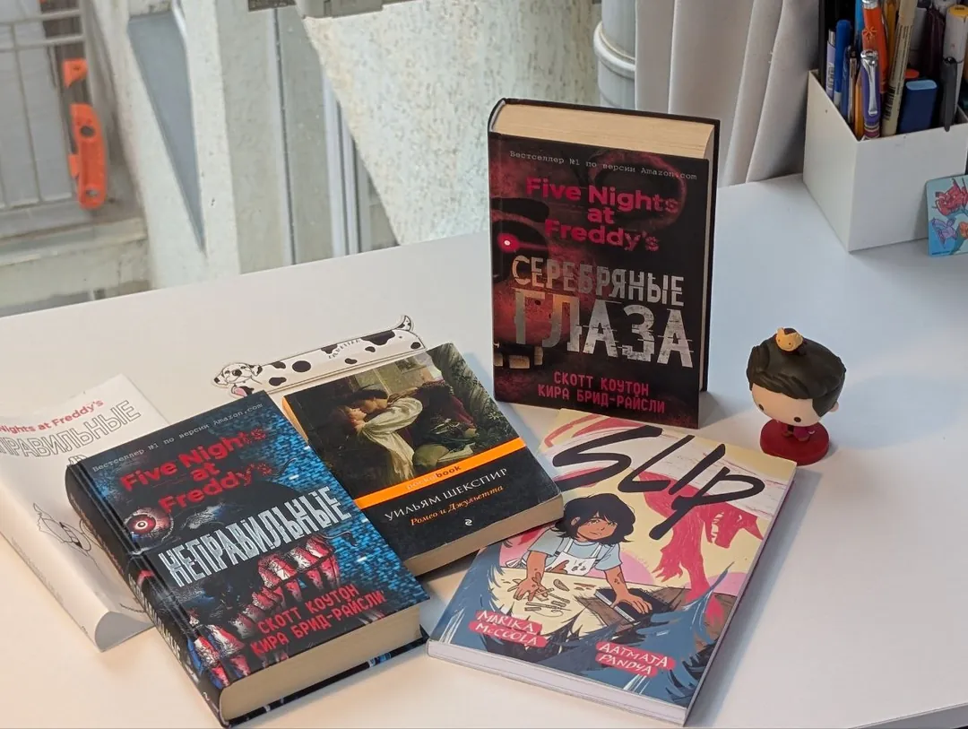 Book Five Nights at Freddy's 'Silver Eyes' — photo 1