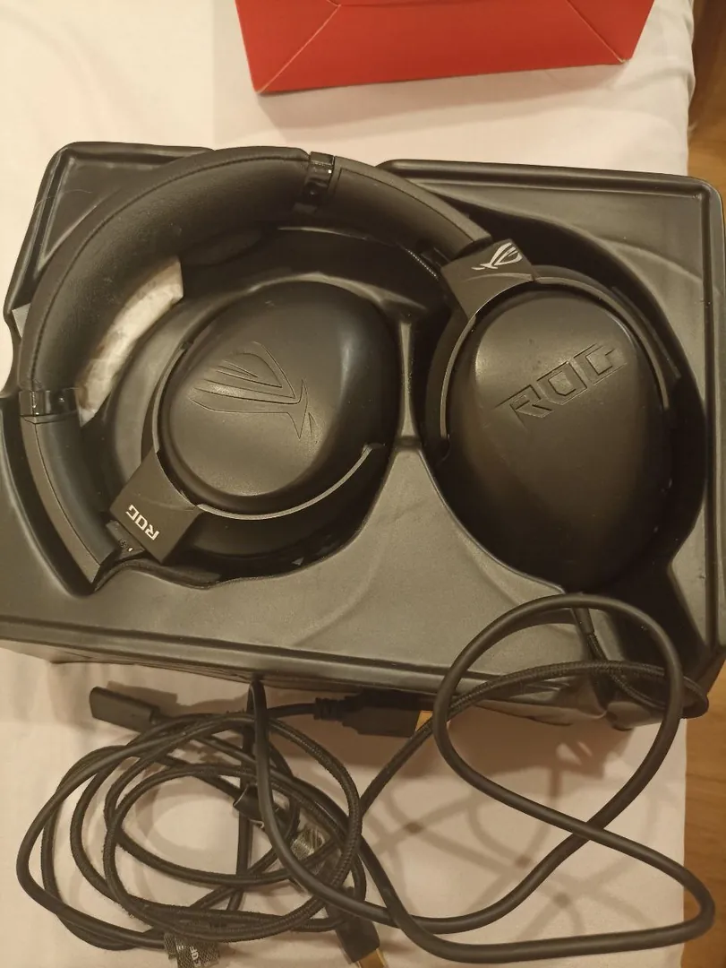 Wired ROG headphones — photo 3