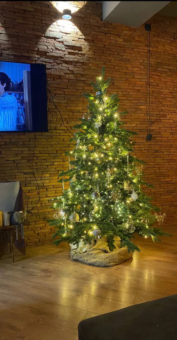 Artificial Christmas tree 170 cm with ornaments — photo 2