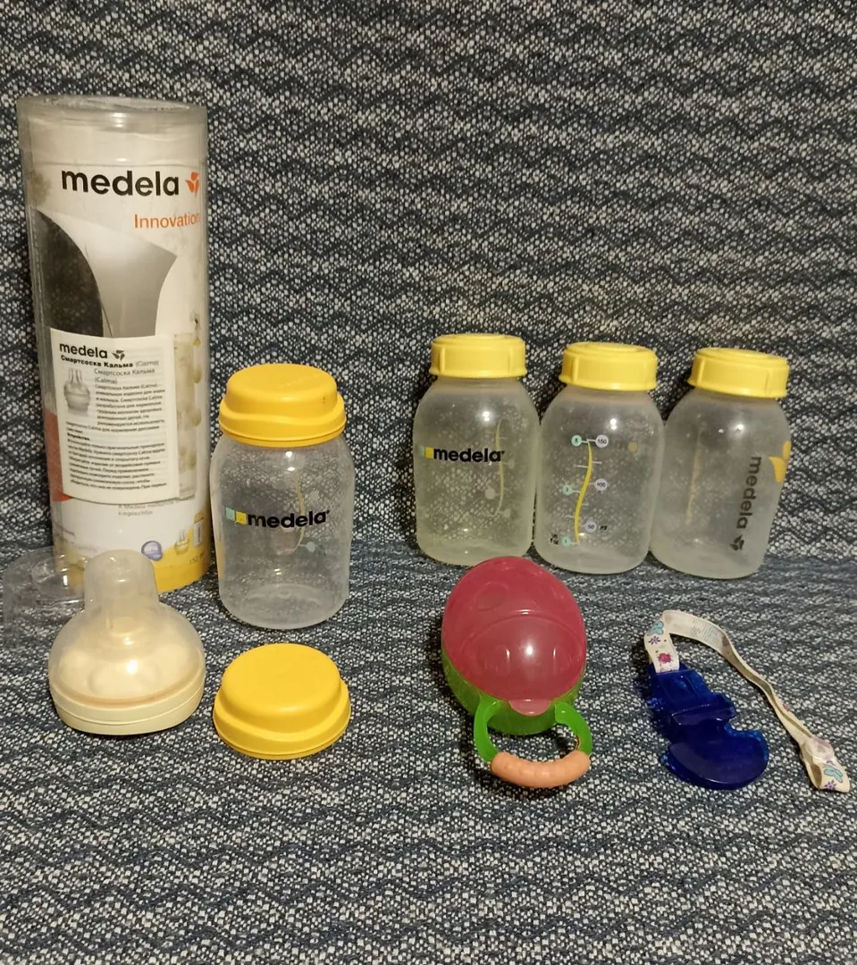 Medela Bottle Set and Accessories — photo 1