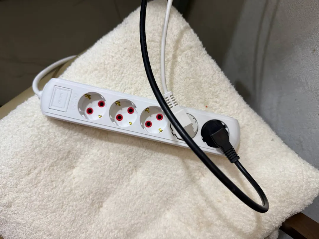 Power strip — photo 1