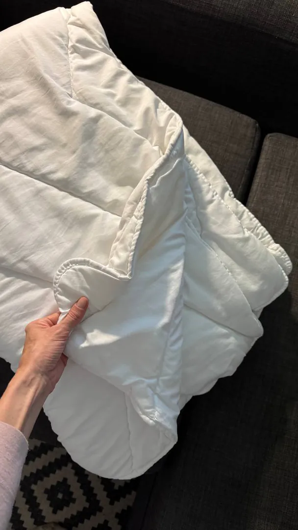White blanket 140 × 190 cm — photo 1