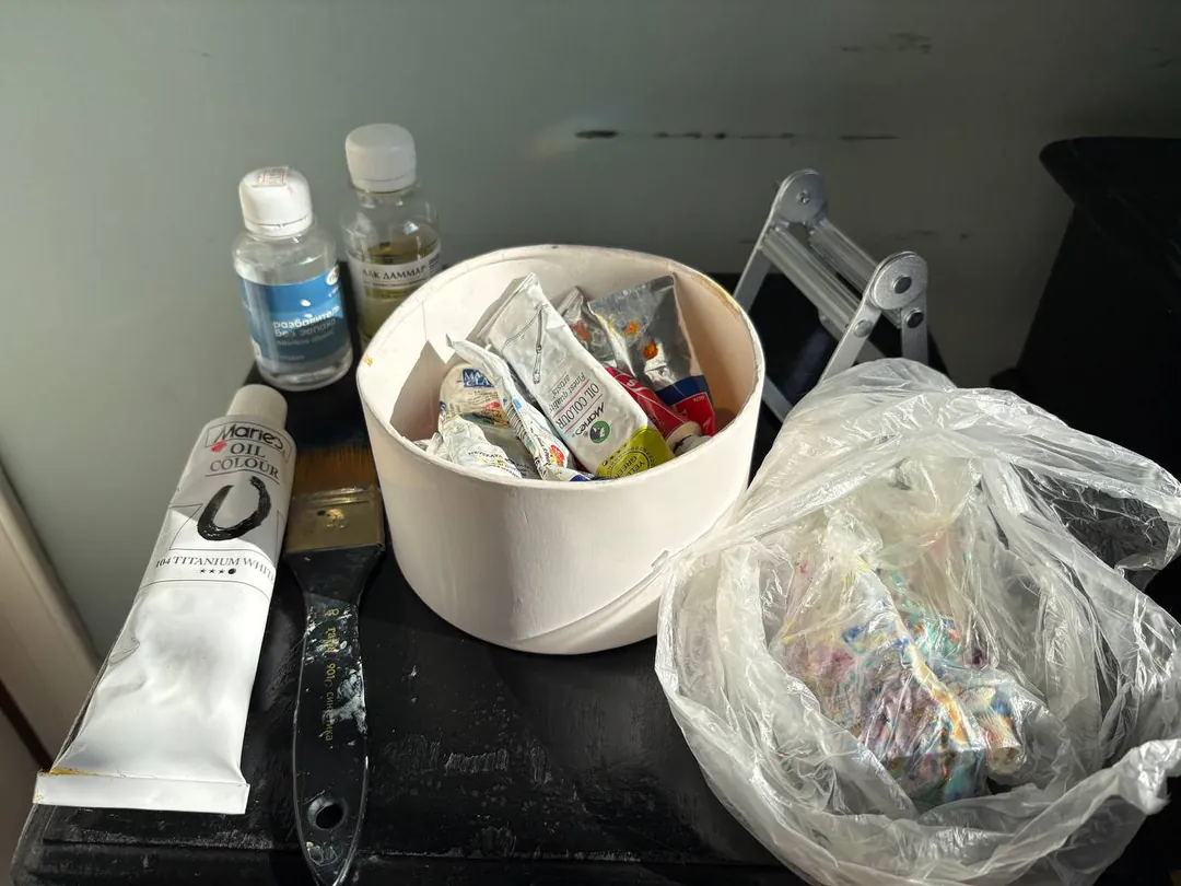 Oil paint set with varnish and thinner — photo 1