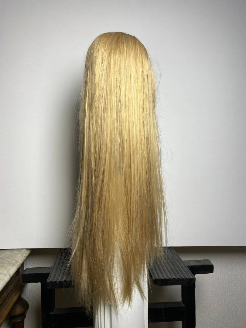 Blonde wig with stand — photo 5