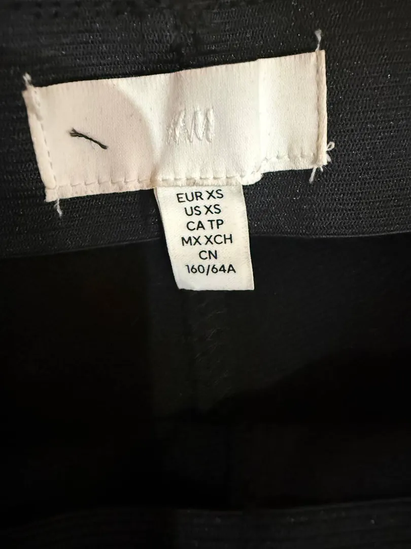 Леггинсы H&M из искусственной кожи — фото 1