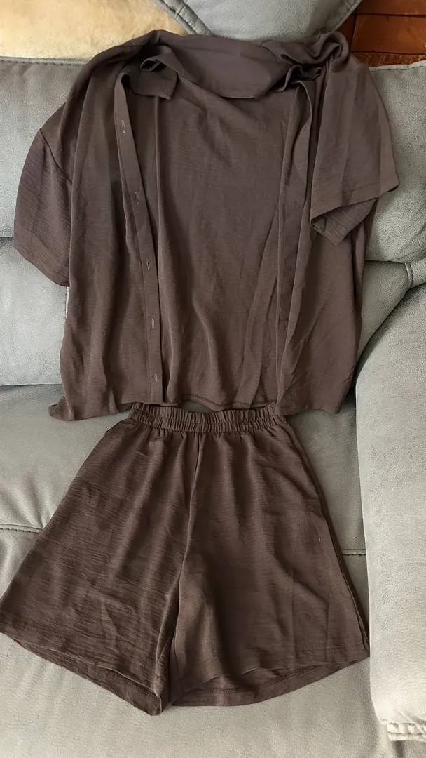 Two-piece suit — photo 1