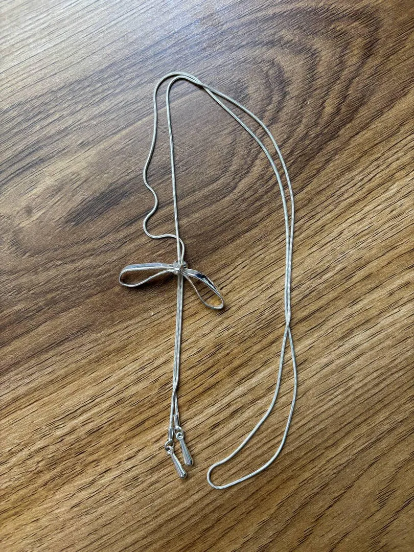 Silver-colored neck jewelry — photo 2