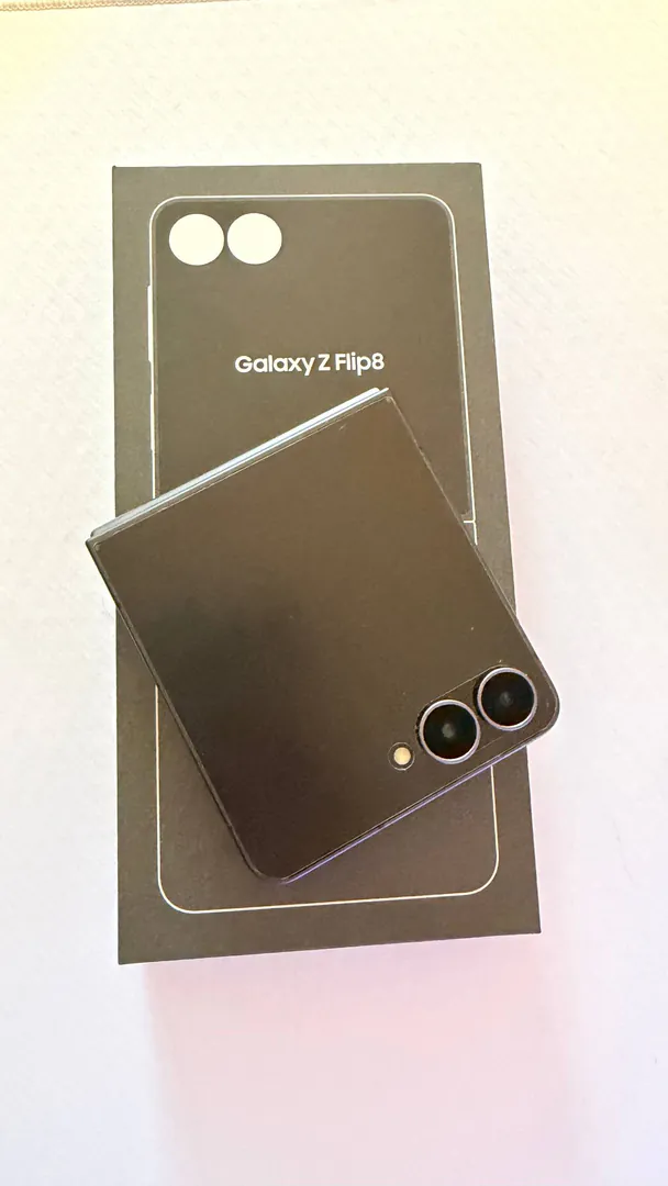 Samsung Galaxy Z Flip 8 — фото 1