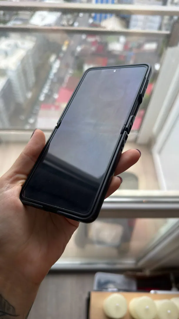 Samsung Galaxy Z Flip 8 — фото 2