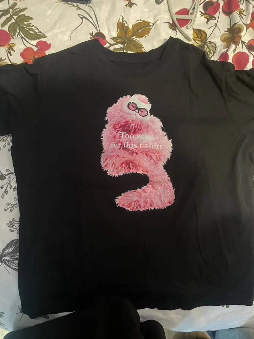 T-shirt with a pink cat — photo 1