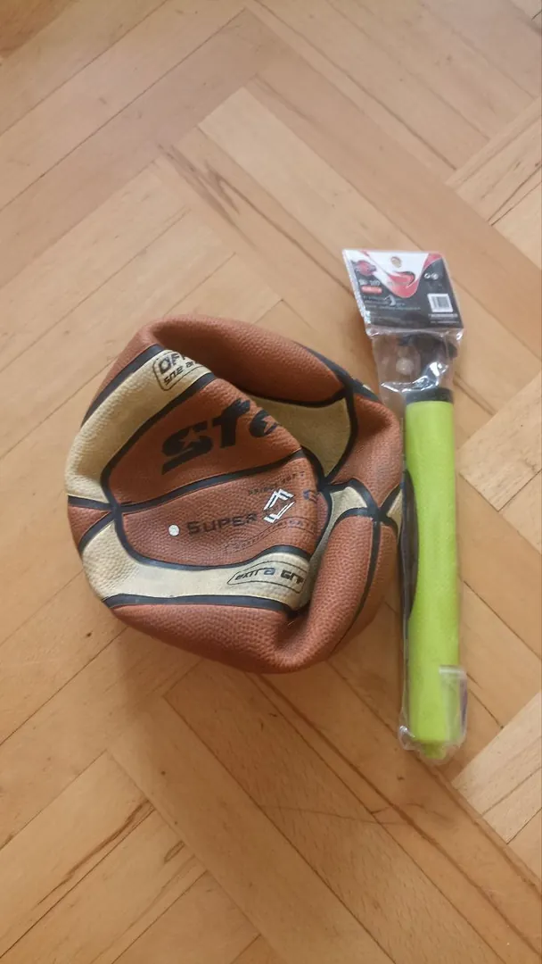 Basketball with pump — photo 1