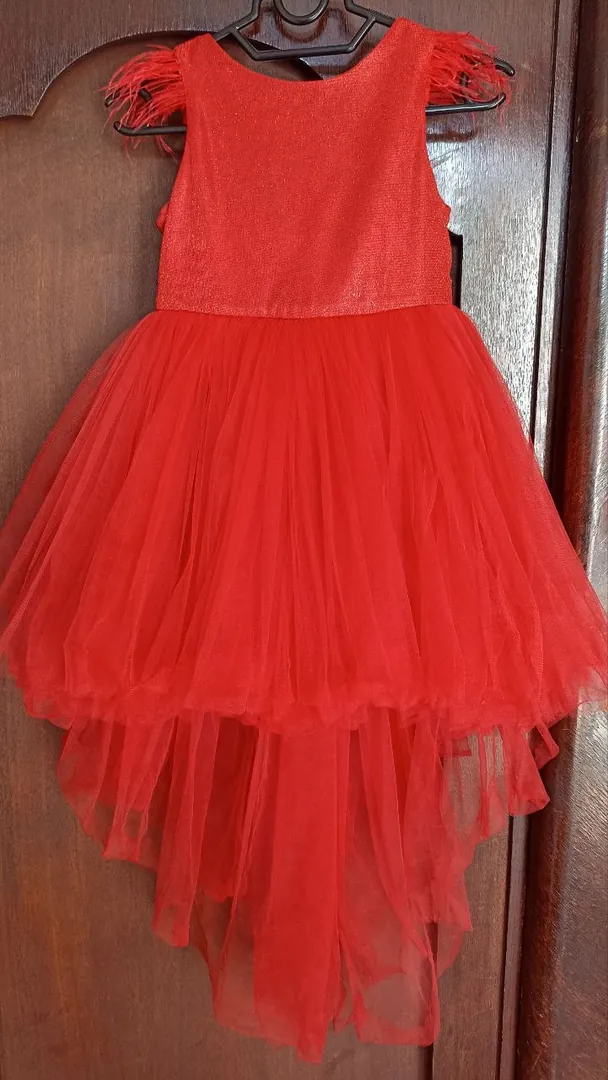 Red dress with train for height 116 — photo 2
