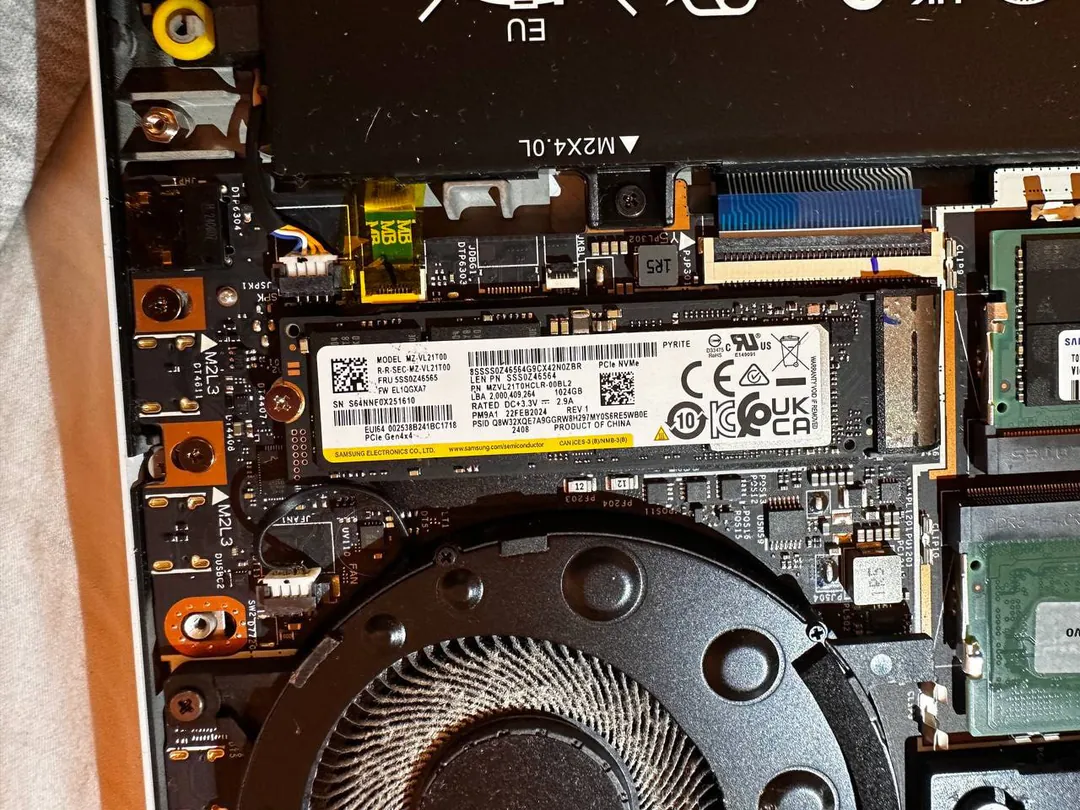 SSD Samsung PM9A1 1TB — photo 1