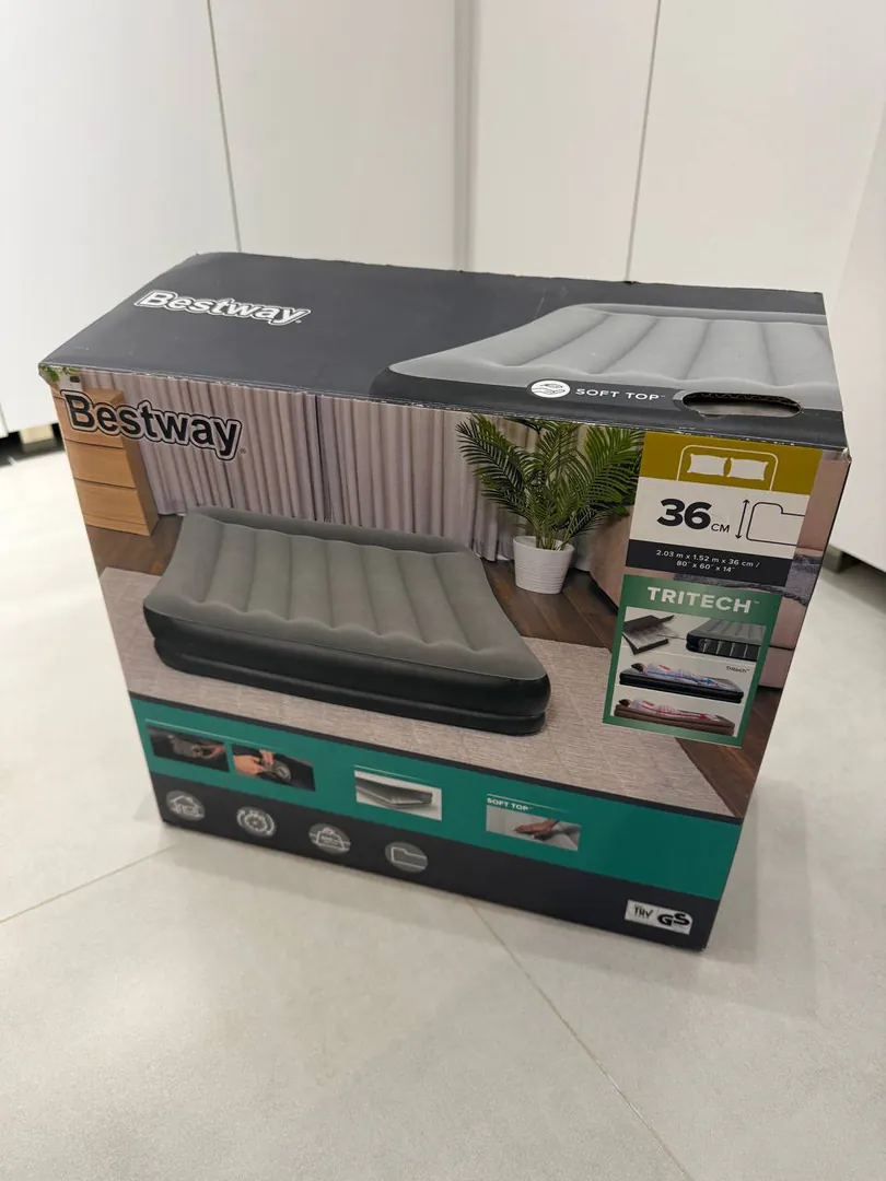 Inflatable mattress Bestway with electric pump — photo 1