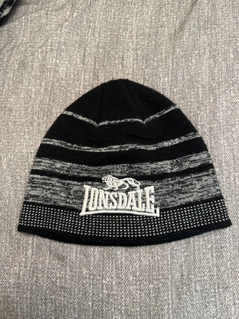 Lonsdale London ქუდი — ფოტო 1