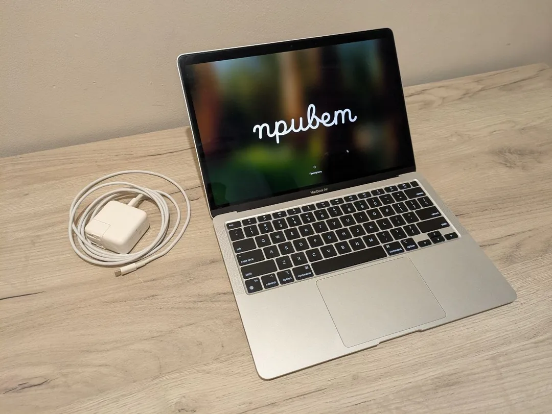 MacBook Air M1 8/256 GB — photo 1