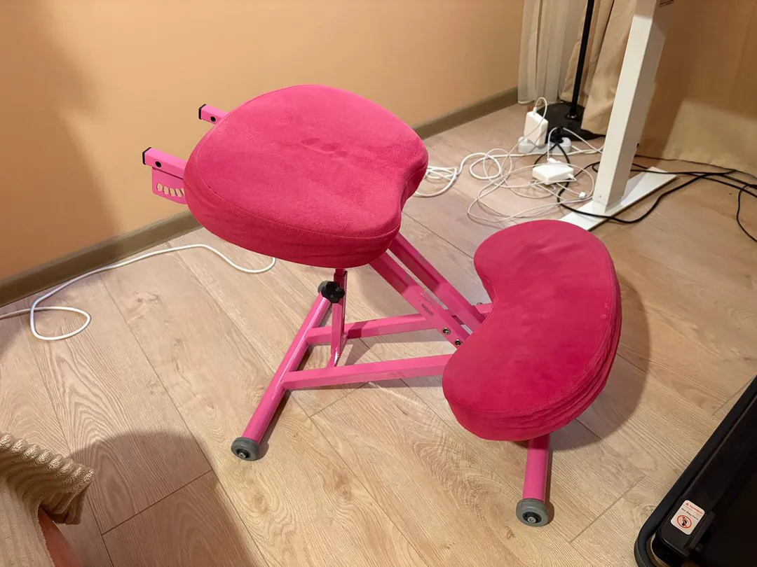 Orthopedic kneeling chair with backrest — photo 1
