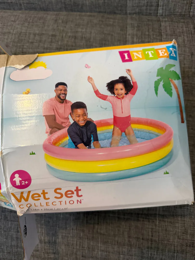 Colorful pool — photo 1