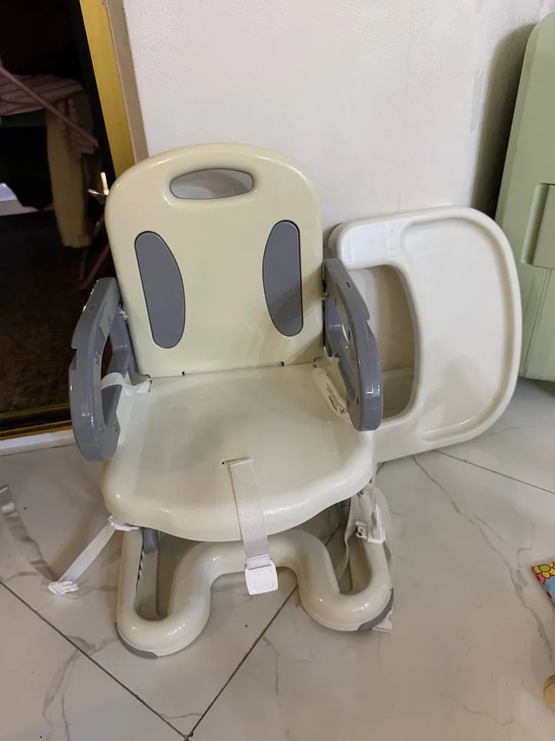 Foldable high chair — photo 1