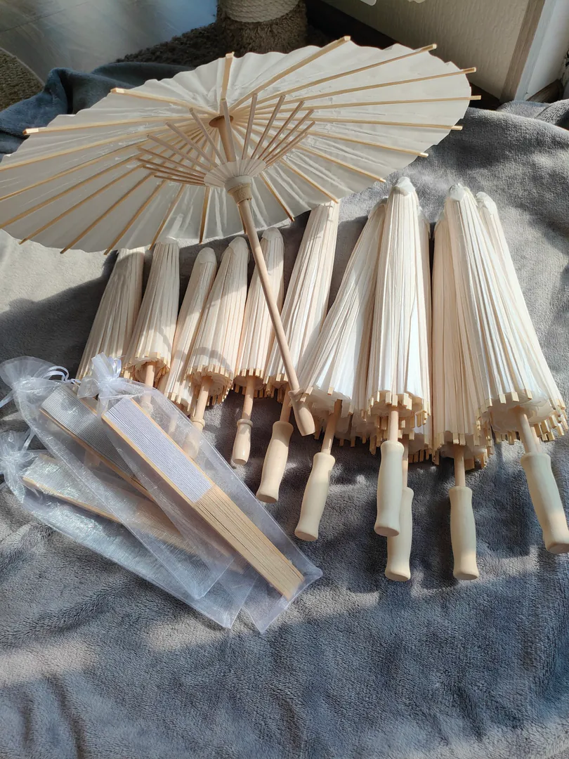 Set of paper umbrellas and fans — photo 1