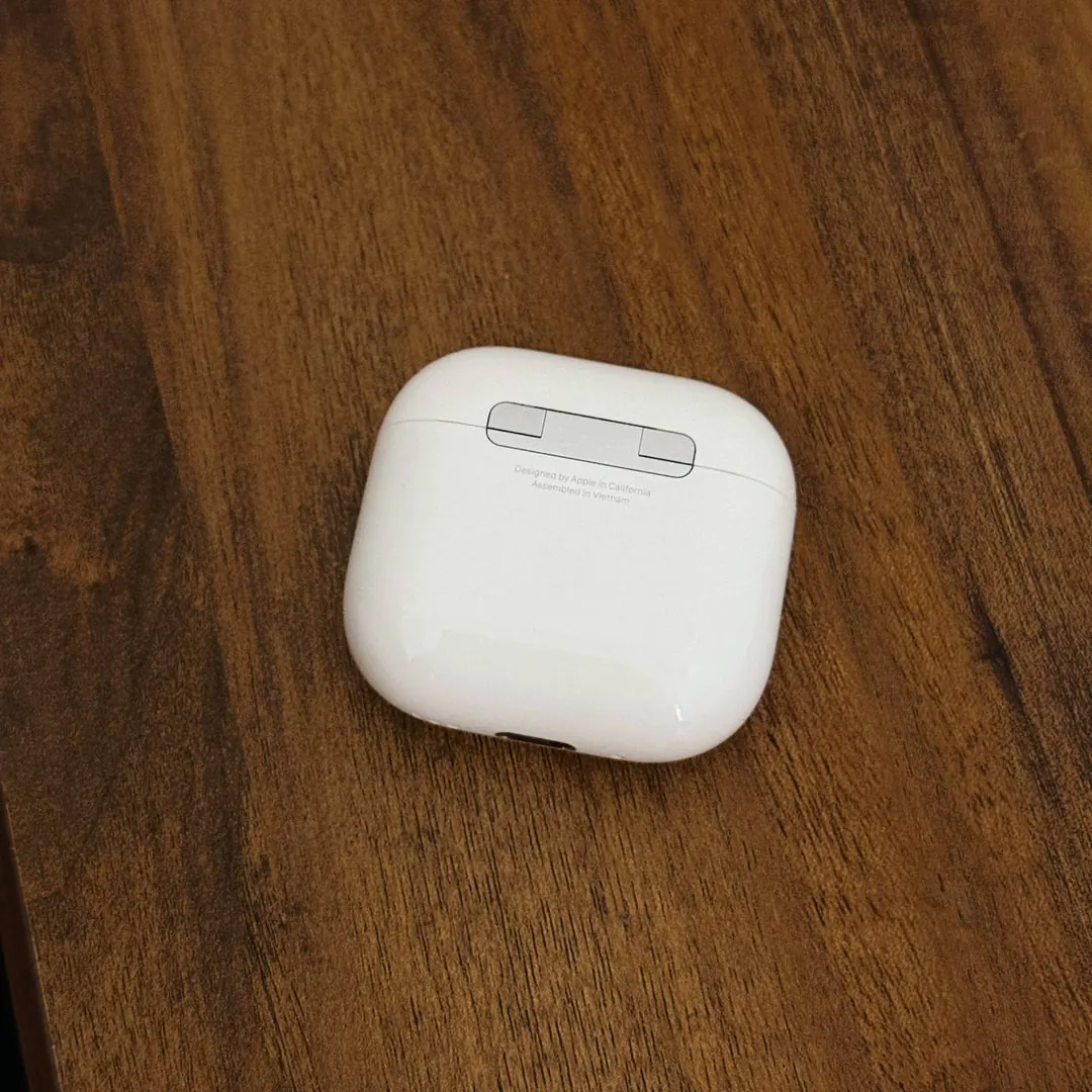 Headphones Apple AirPods 4 — photo 1