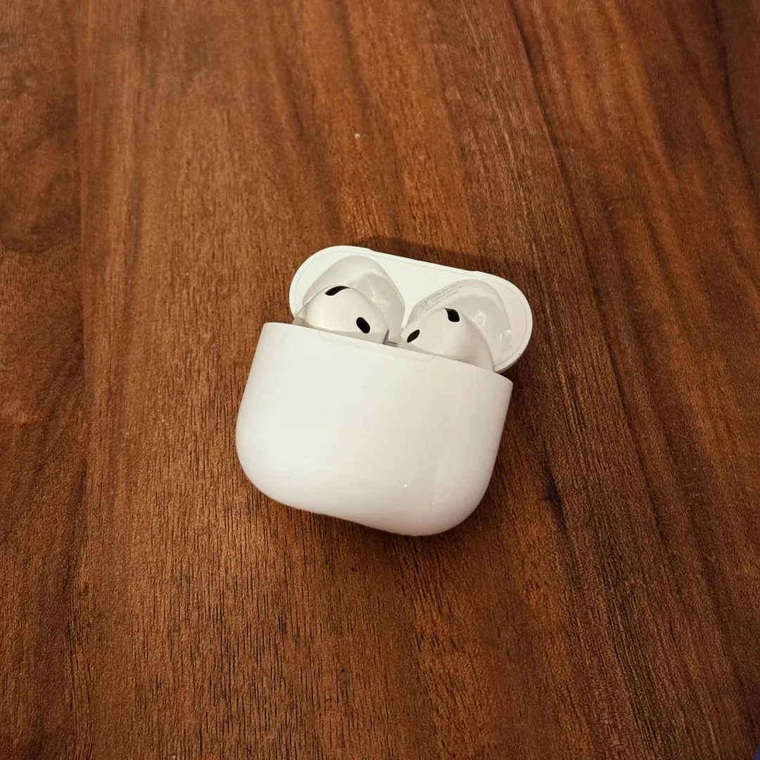 Headphones Apple AirPods 4 — photo 2