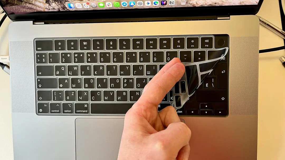 Силиконовая накладка на клавиатуру для MacBook Air и Pro — фото 1