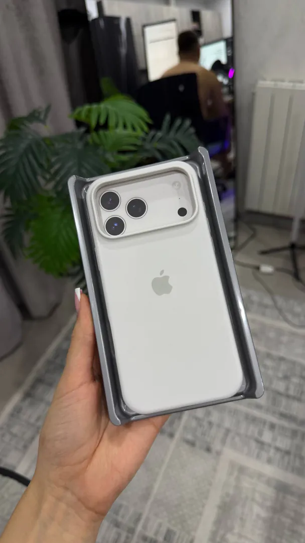 Силиконовый чехол для iPhone 17 Pro Max — фото 4