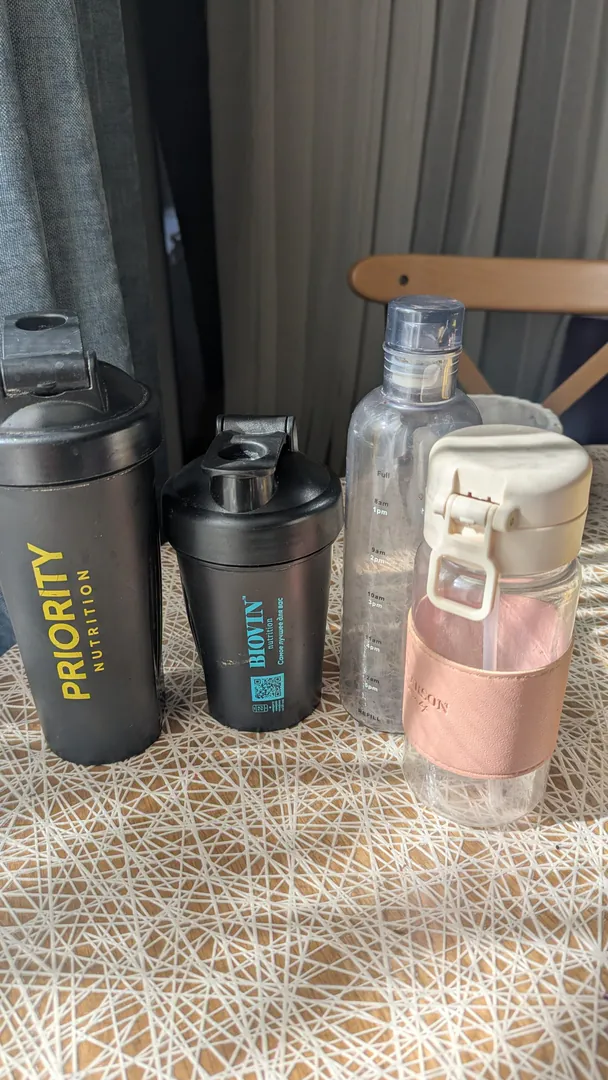 Sports shaker and bottles — photo 1