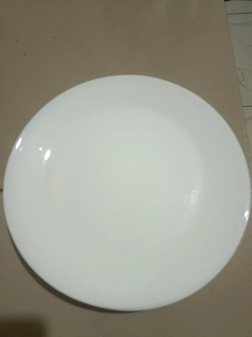 White plates — photo 1