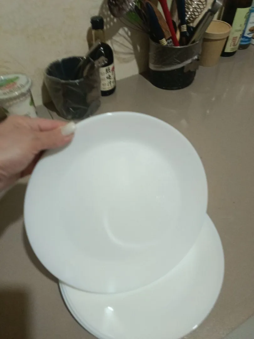 White plates — photo 2